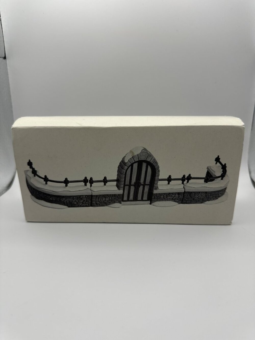 Dept 56 Dickens Village 5806-8 Churchyard Gate and Fence 3 Piece Set #5806-8